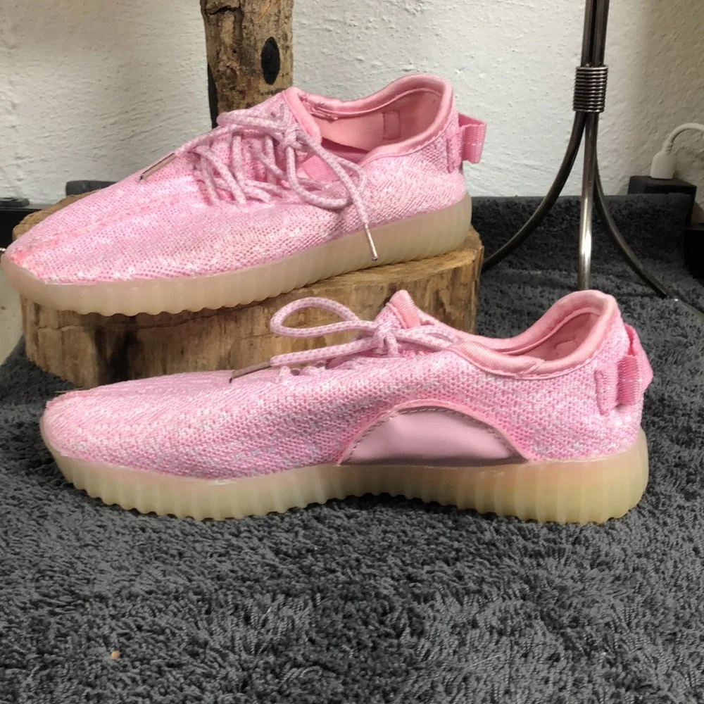 Link light up shoes‎
